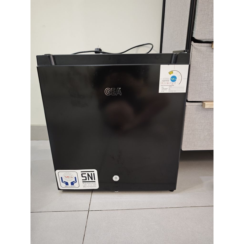 Gea mini bar RS 06DR Kulkas Hotel- Second Bekas