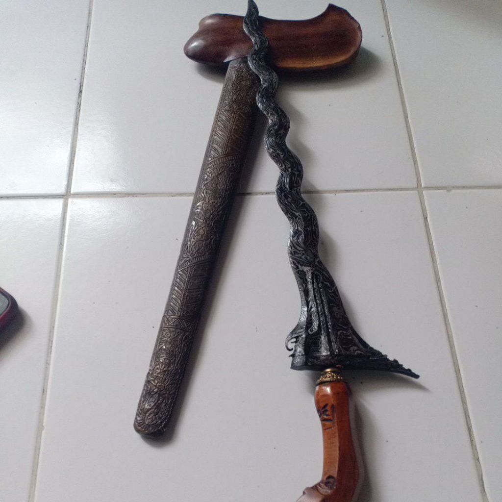 keris sengkelat Luk 13