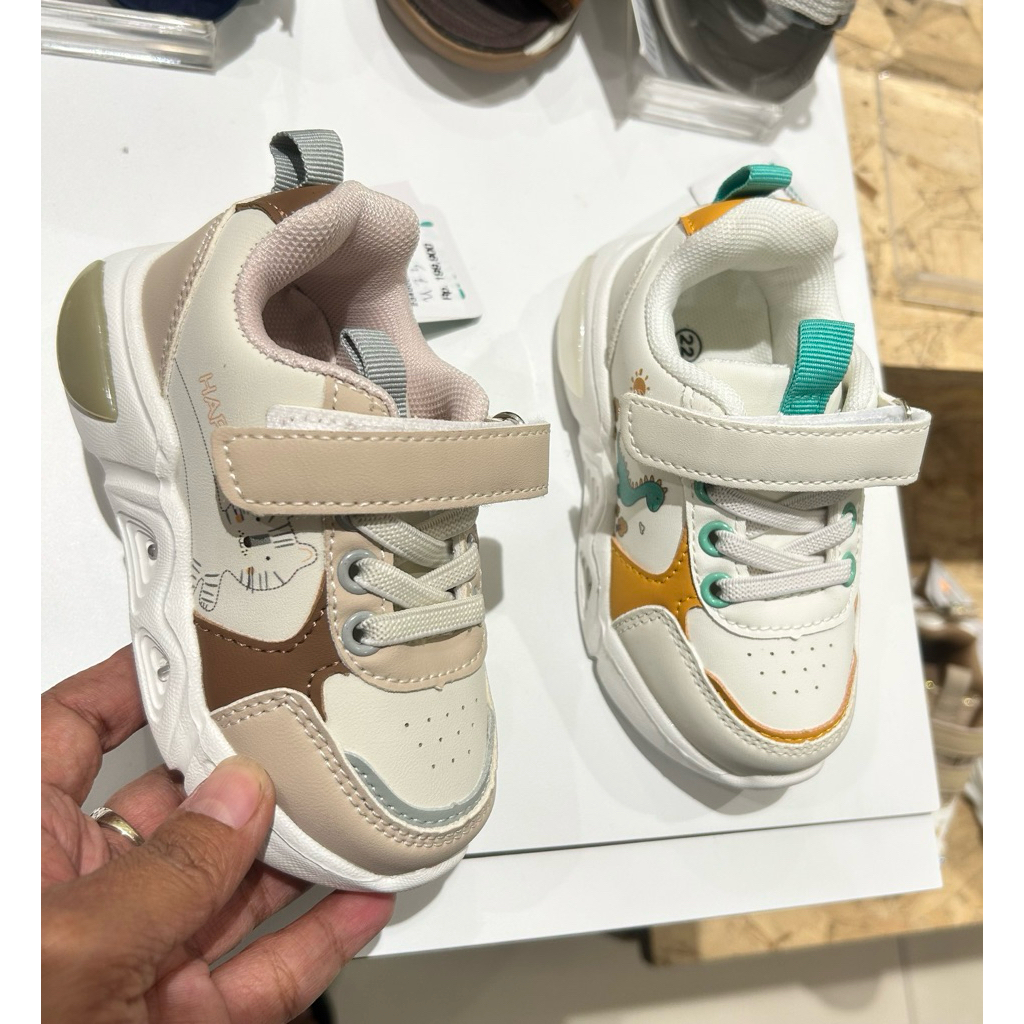 LITTLE M Sepatu sneakers LED bisa nyala 22-26