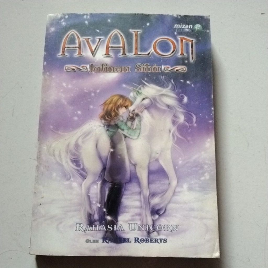 NOVEL AVALON JALINAN SIHIR RAHASIA UNICORN ORI