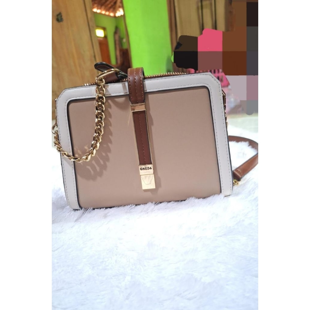 tas Emsio by Elizabeth