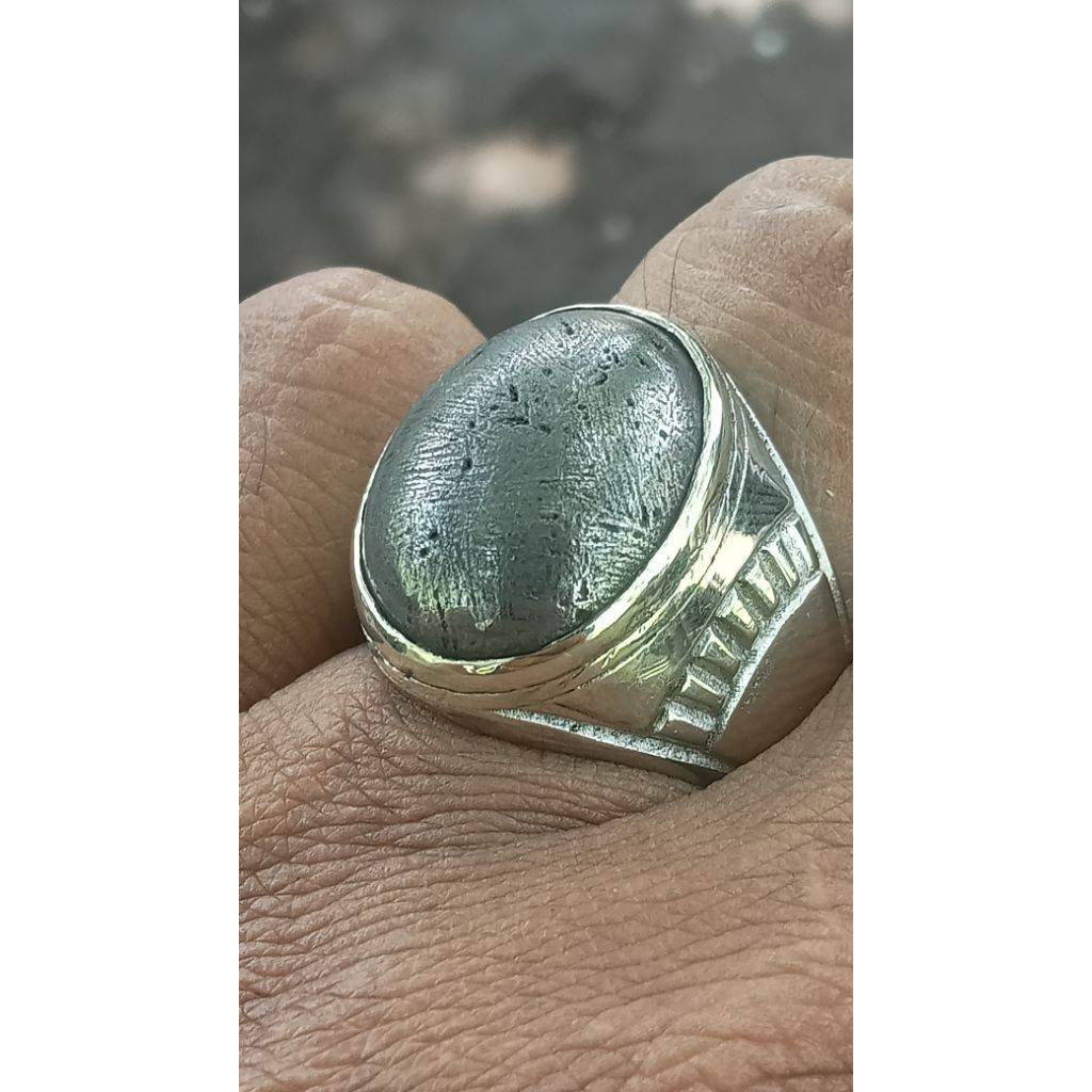 cincin batu meteor Besi Aji
