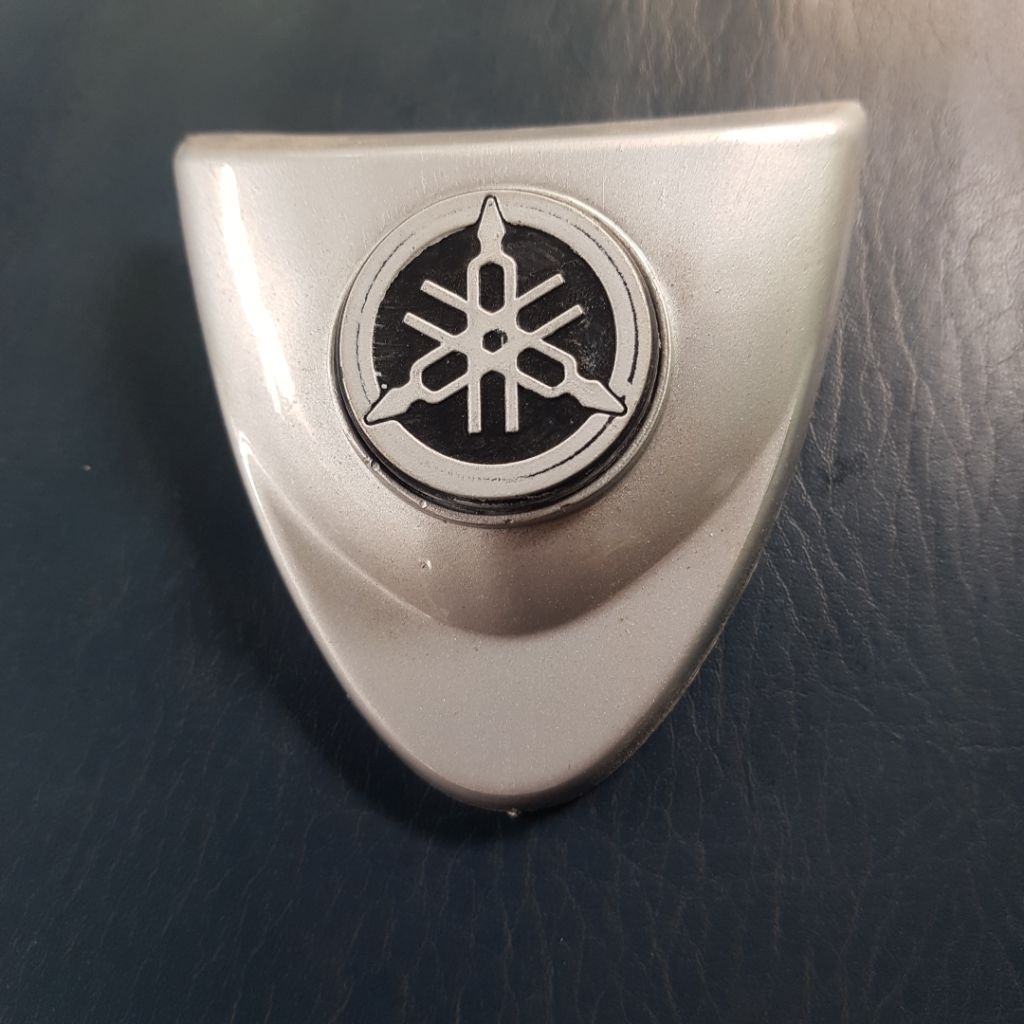 emblem logo yamaha fizr