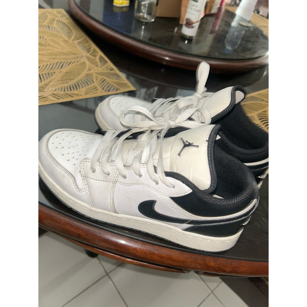 Air Jordan 1 Low Reverse Panda Preloved