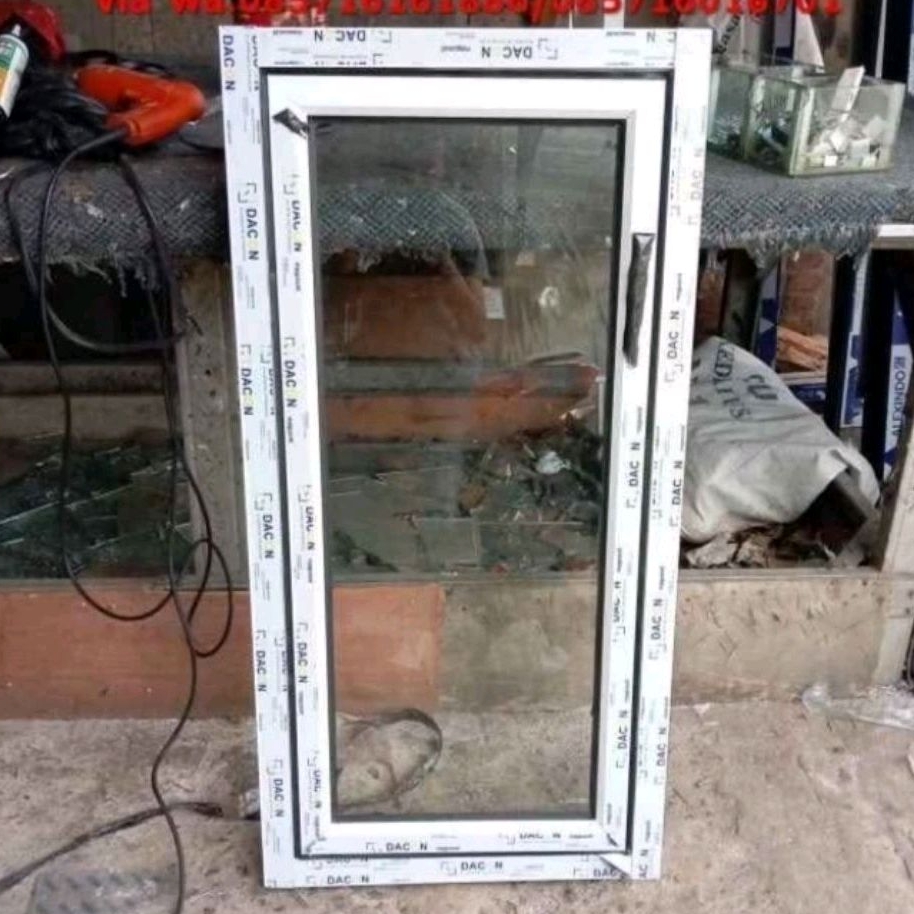 Jendela Jungkit Aluminium dan kaca polos 5mm