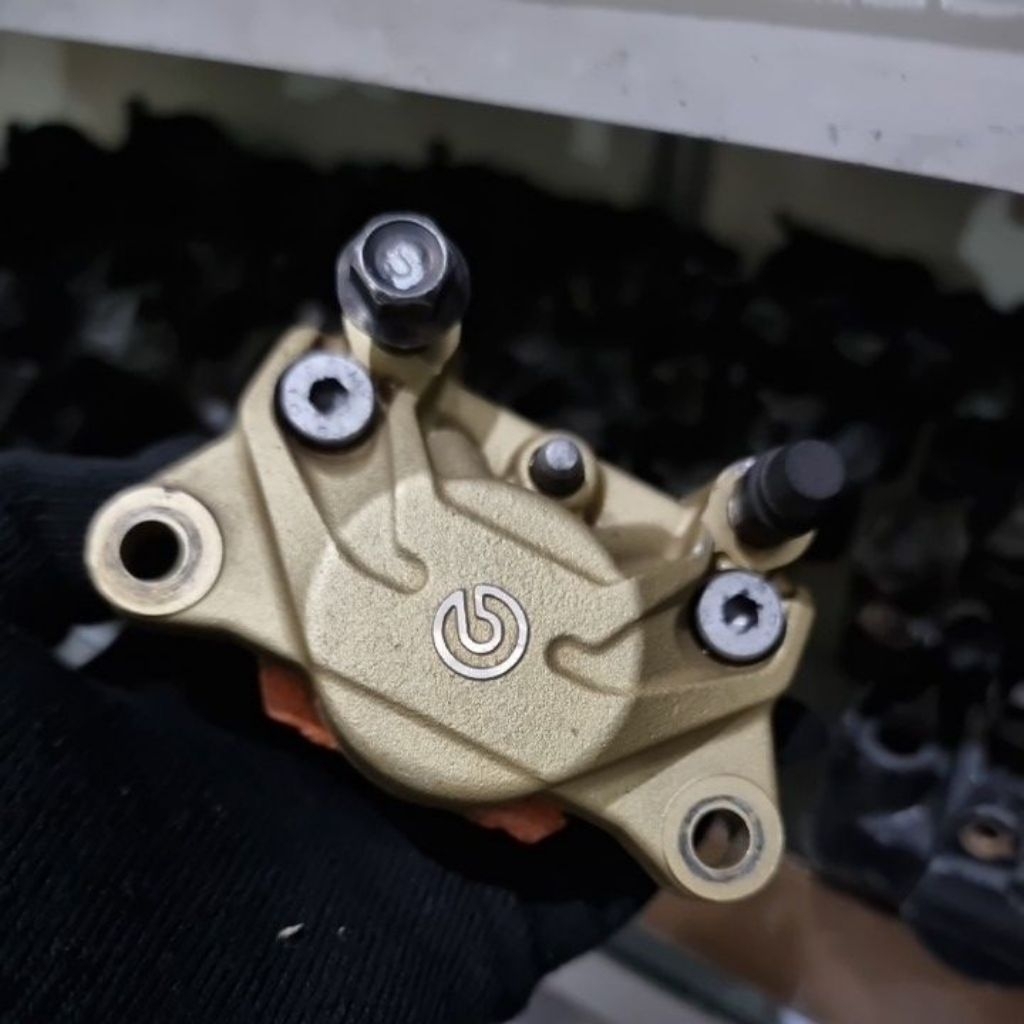 Kaliper belakang BREMBO 2 piston Original