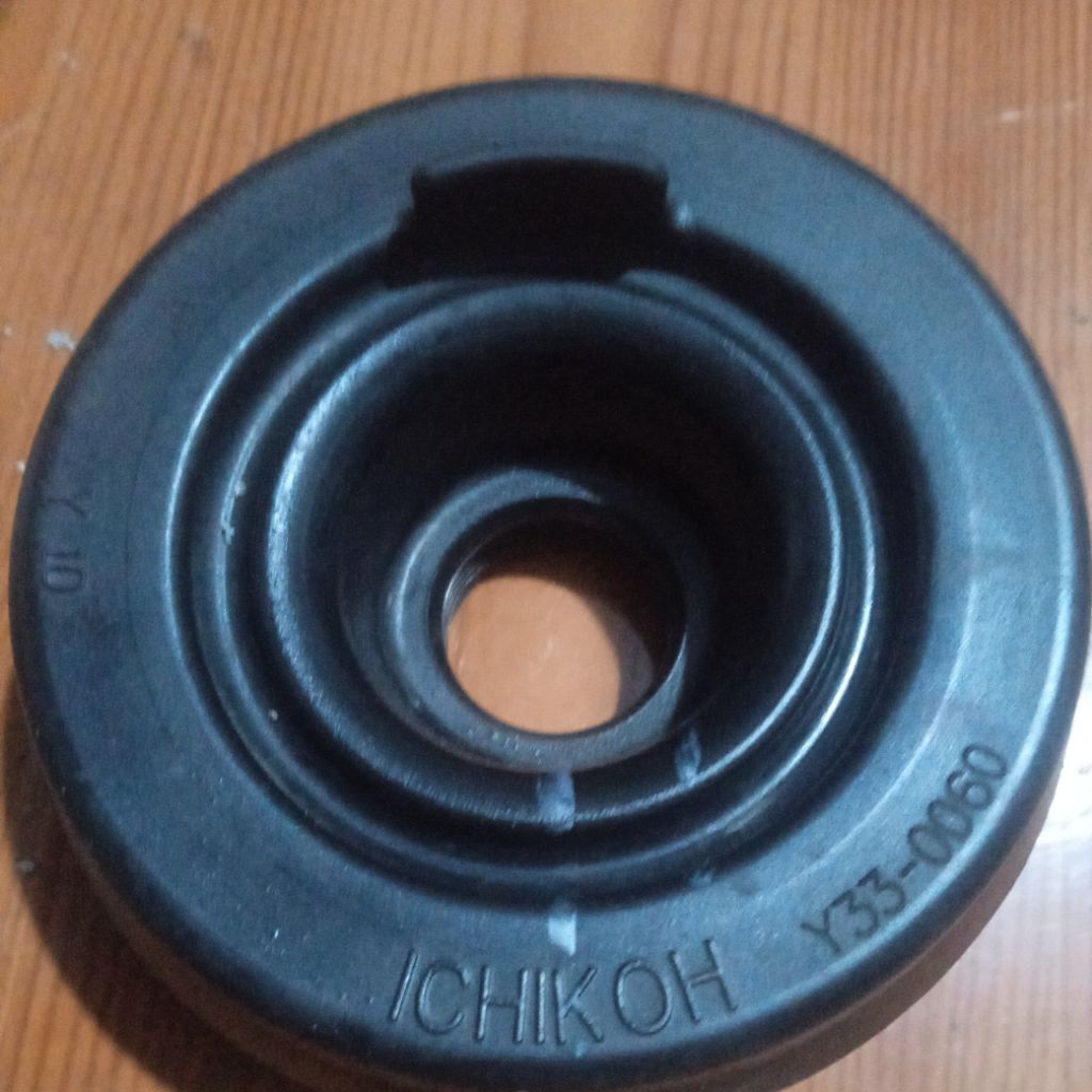 karet penutup bohlam lampu depan Toyota Innova merek ichikoh