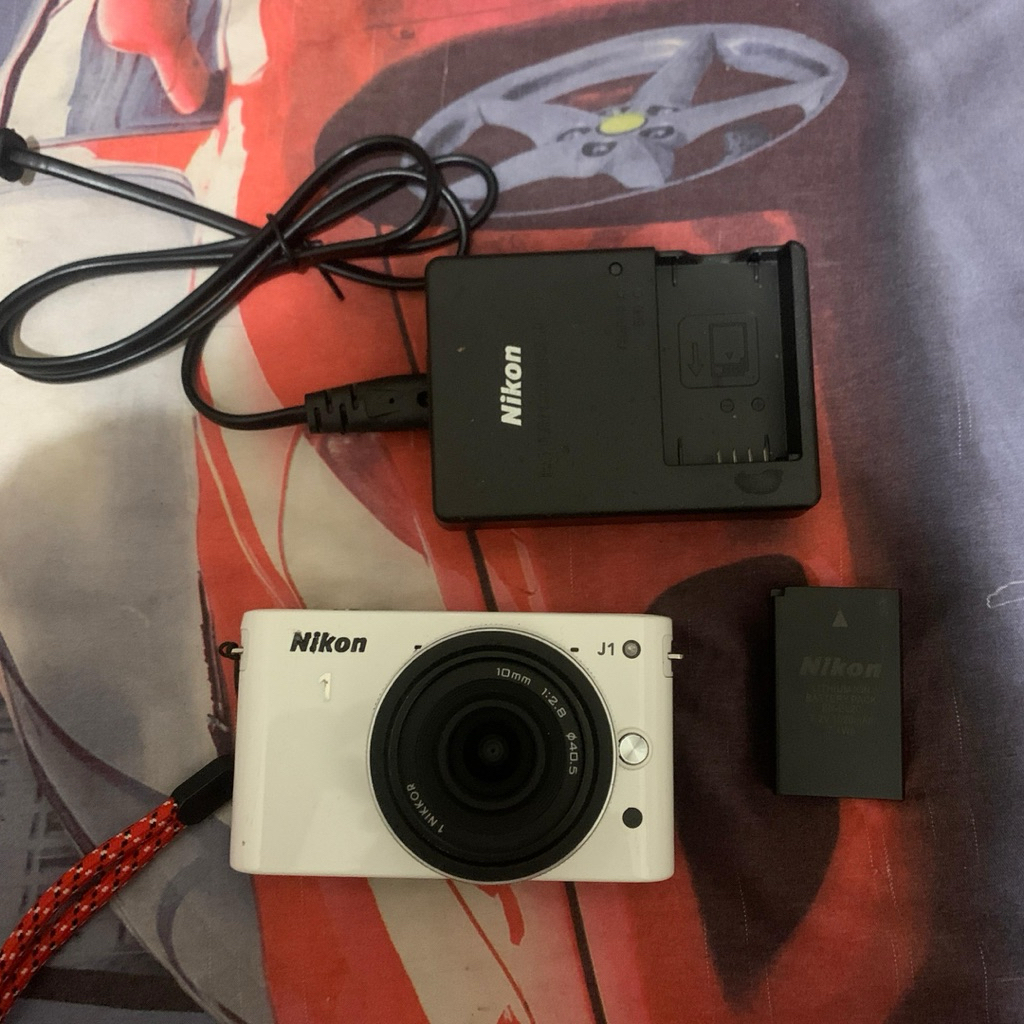 Kamera Mirrorless Nikon J1