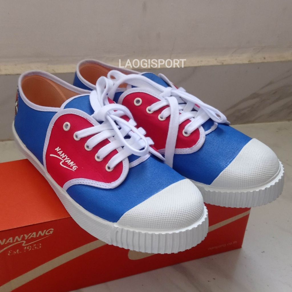 Sepatu takraw nanyang motif biru merah