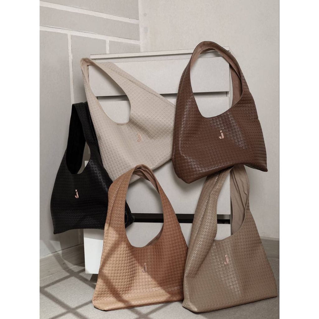 Femalle bag by Fameeya. Tas wanita.