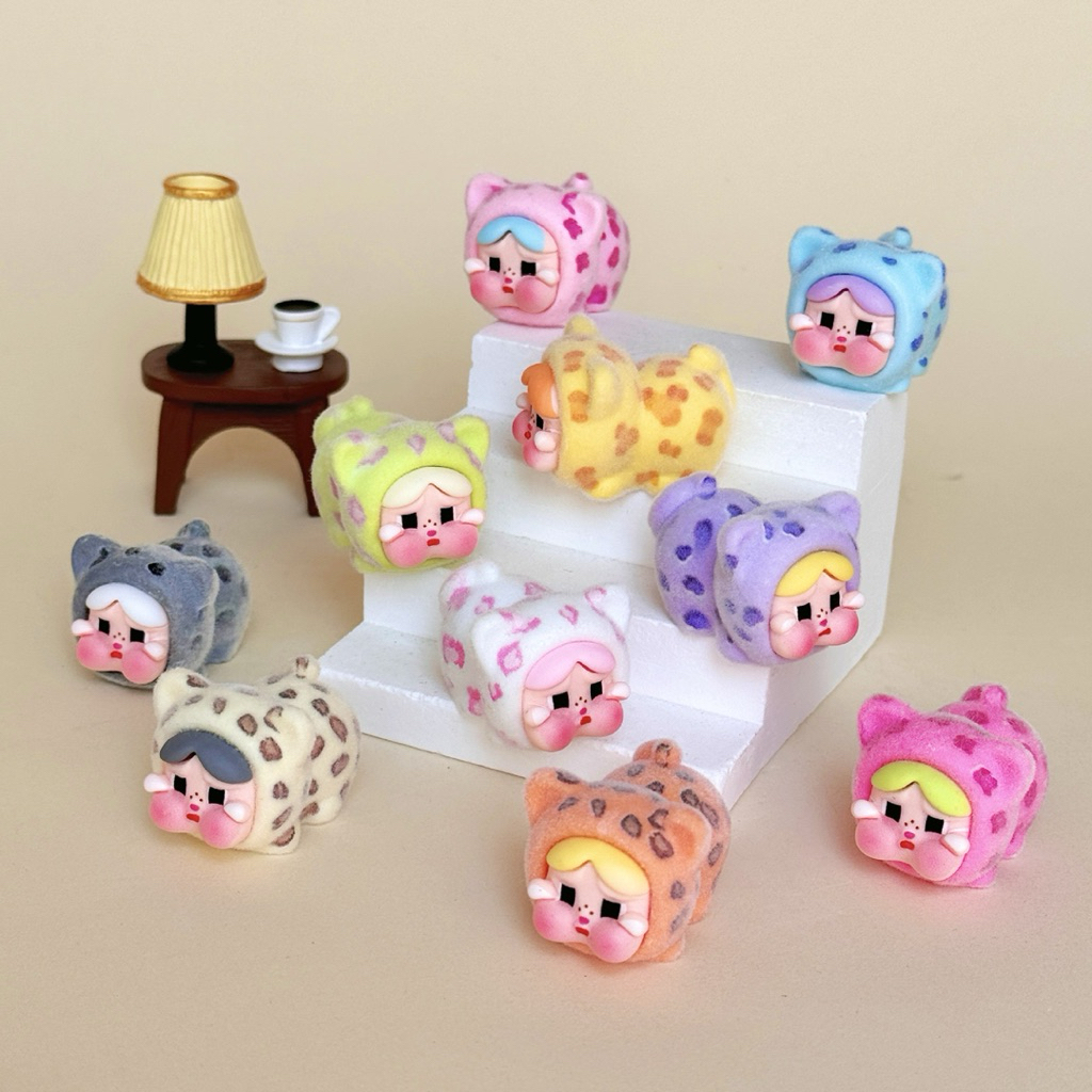 WBC Velvet Cry Baby Resin / Miniature Cry Baby / Gantungan Kunci Cry Baby / Pajangan Cry Baby