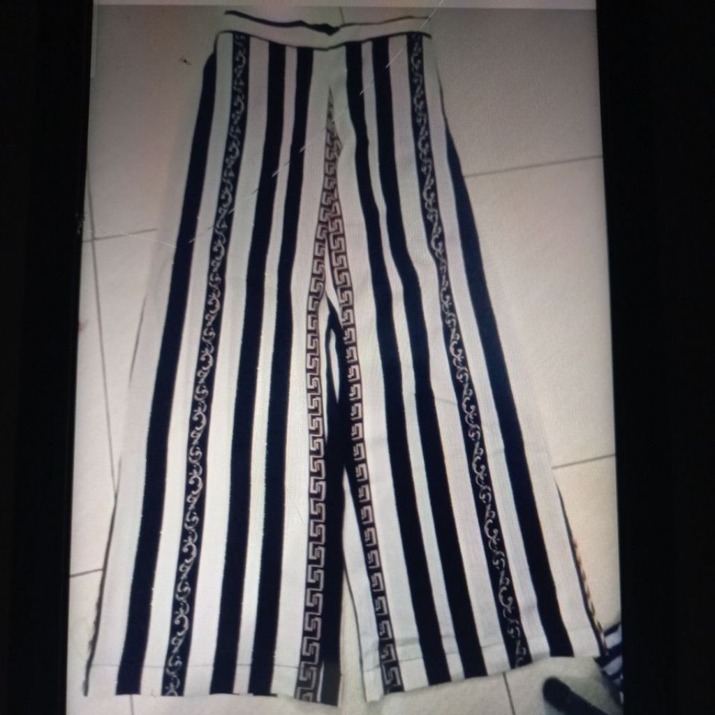 celana kulot garis hitam putih motif etnik