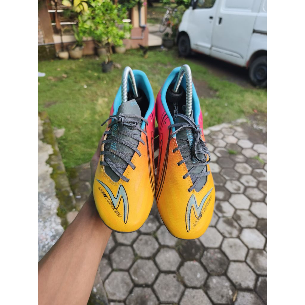 sepatu bola specs size 42 second