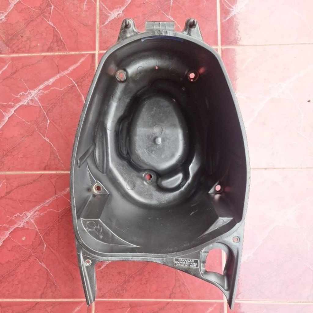 bagasi laci jok vario 125 old bekas original