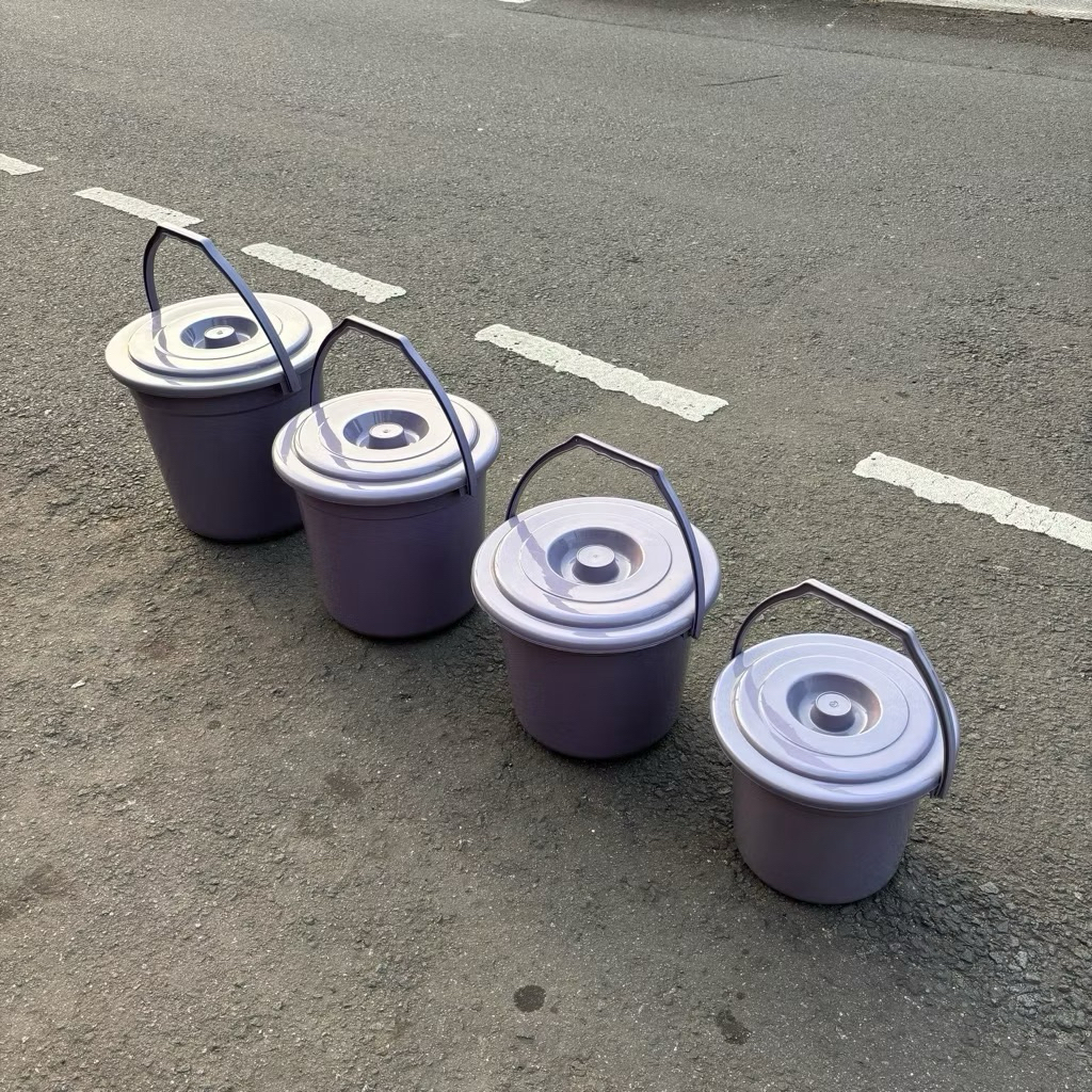 Ember Plastik Tutup Abu-Abu Yutaka / Ember Murah