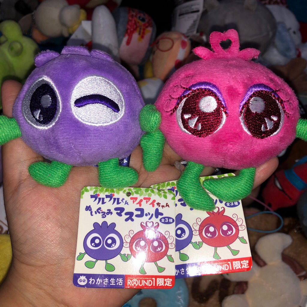 Keychain Plushie Bag Charms Gantungan Kunci Maskot Boneka Buruburu-kun dan Aiai-chan Jepang Buah Blu