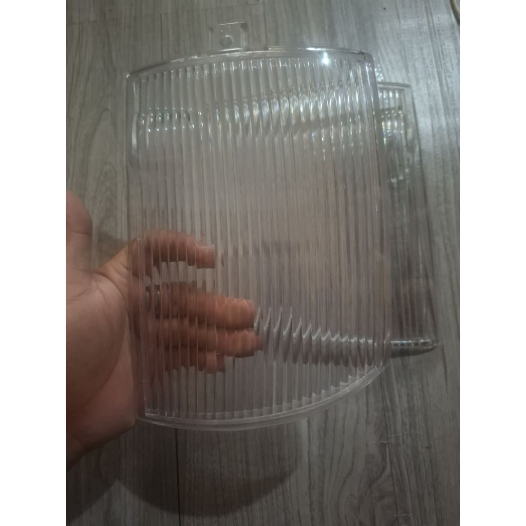 Mika sen canter ada kanan atau kiri