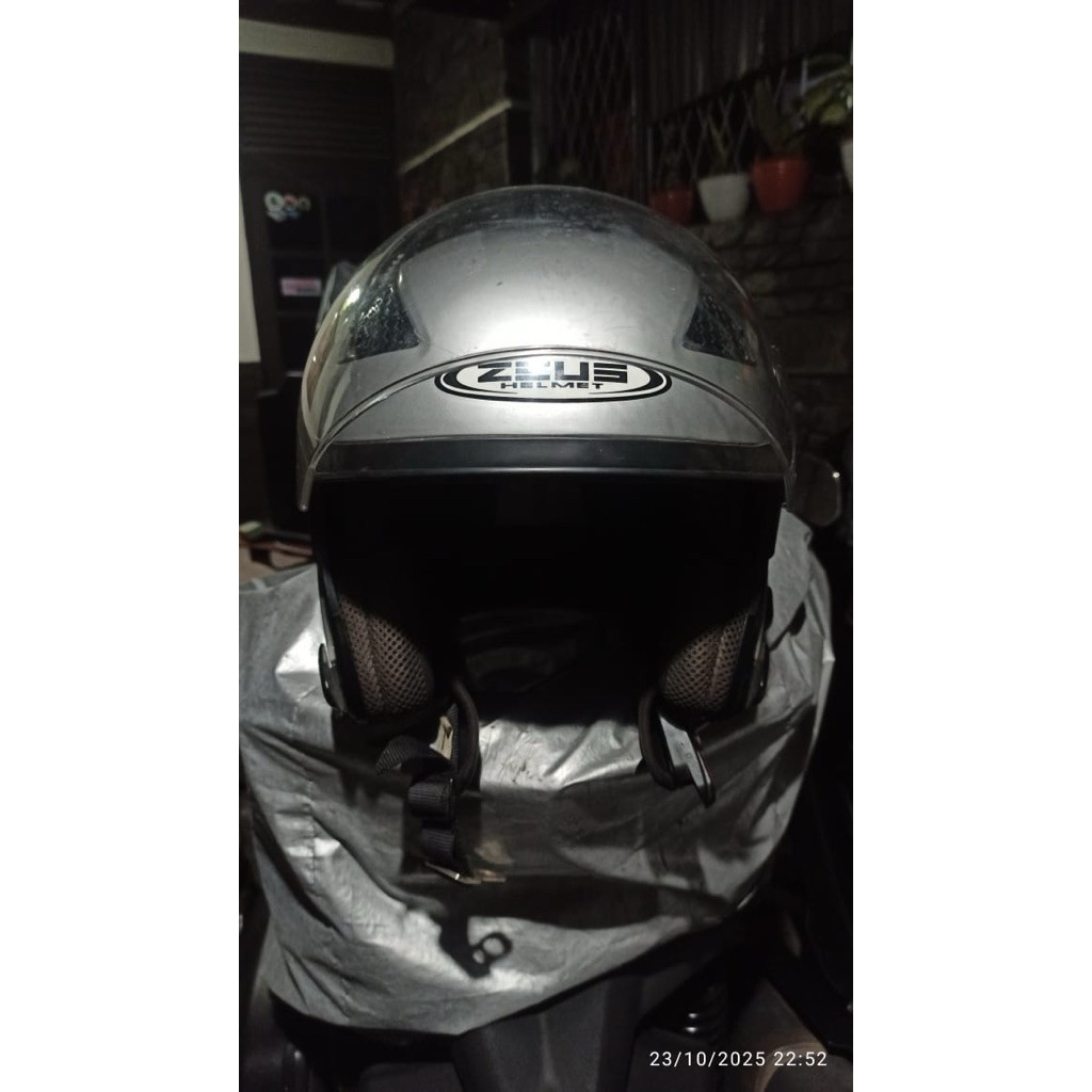 Helm Zeus 610