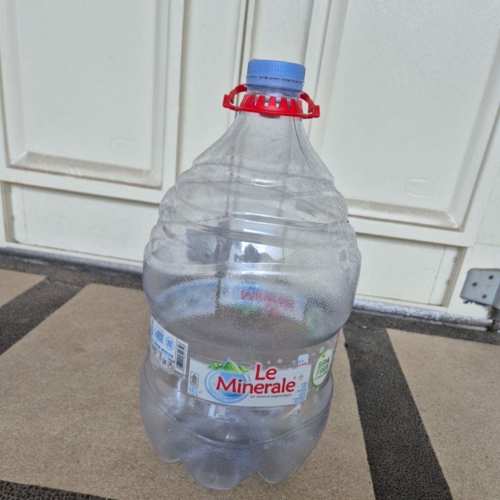 galon bekas kosong leminerale Le Minerale 15 Liter kosong. max 7