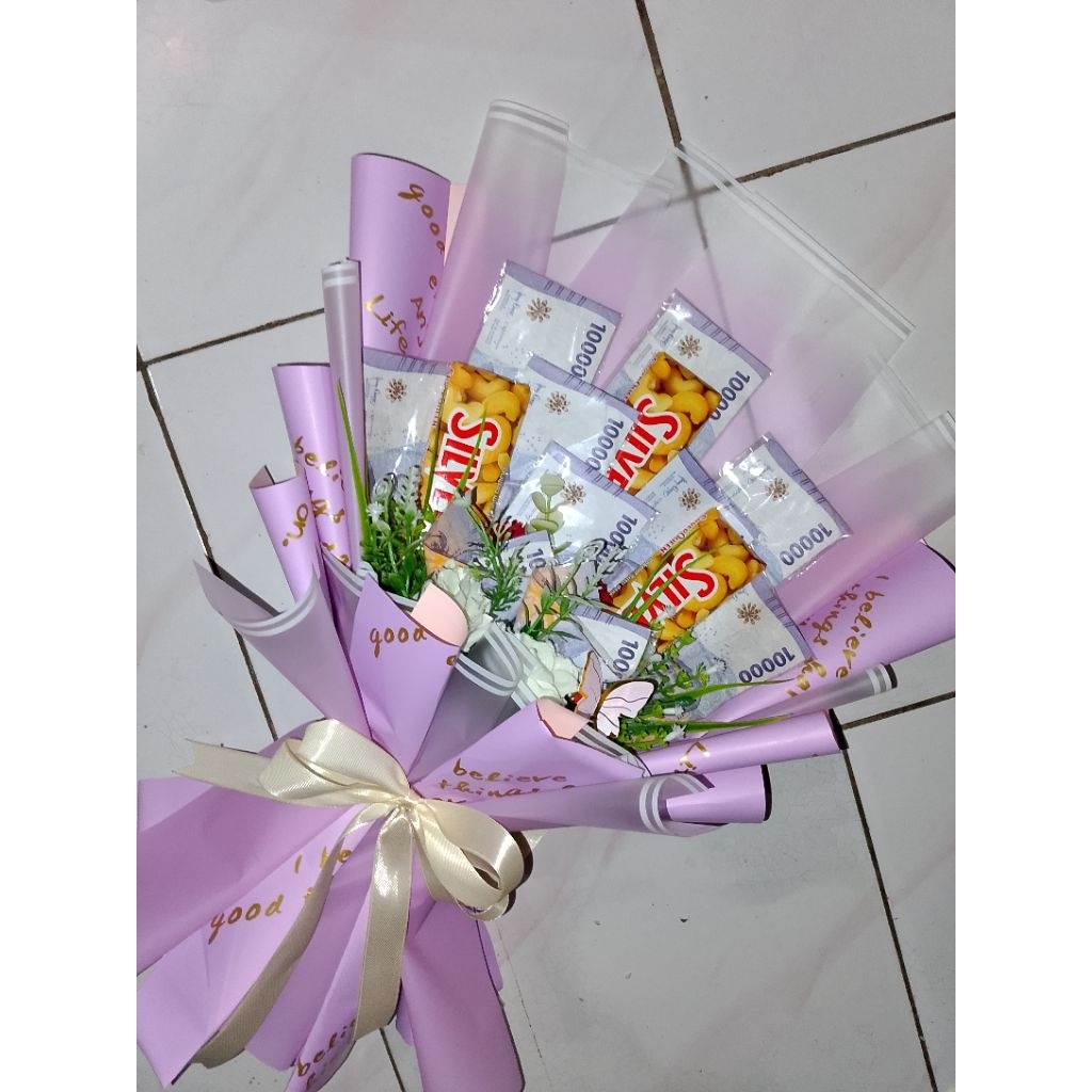 buket uang + Silverqueen