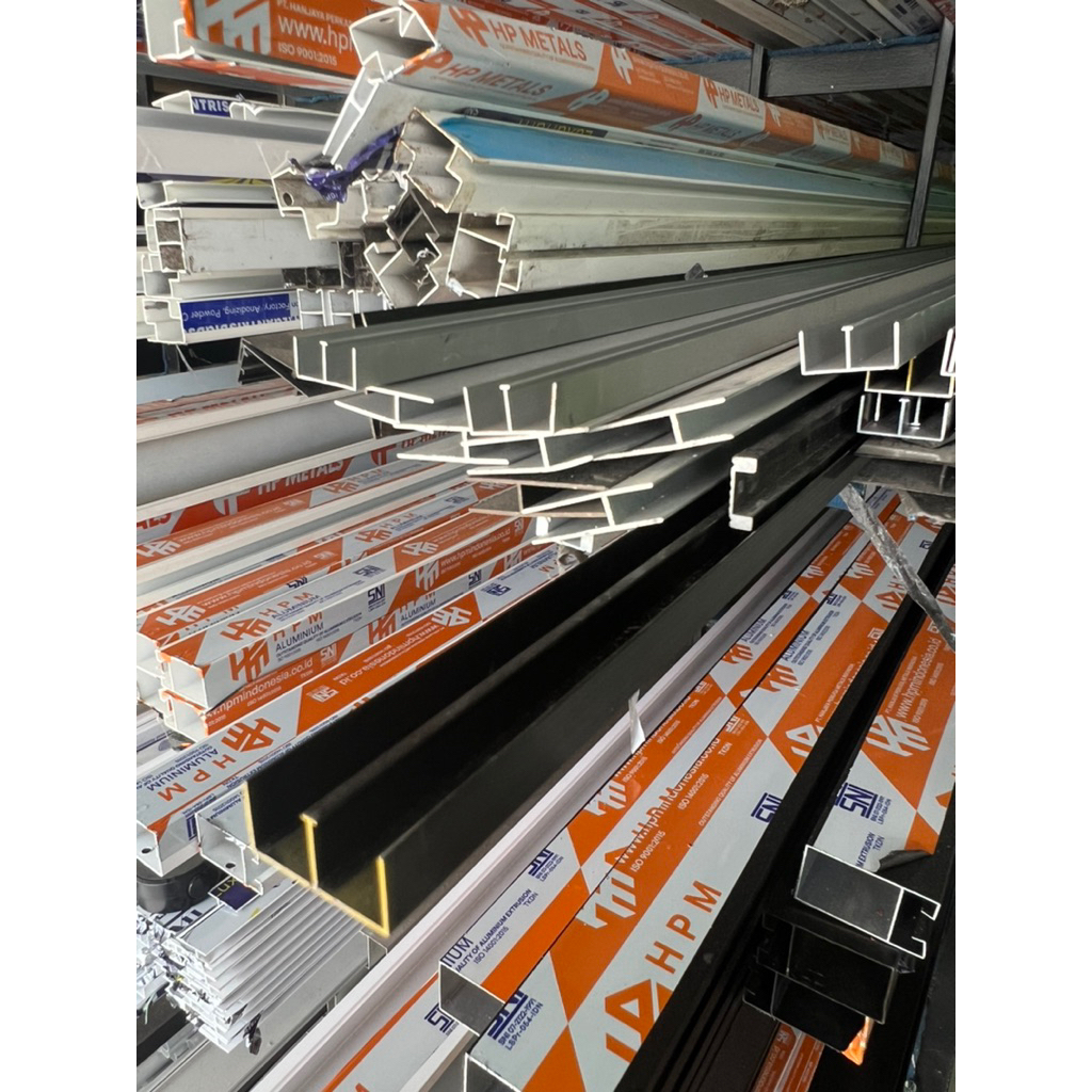 rel M etalase untuk lemari pintu geser (etalase)