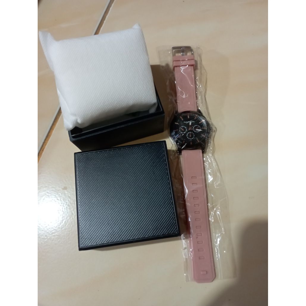 jam tangan HP nude