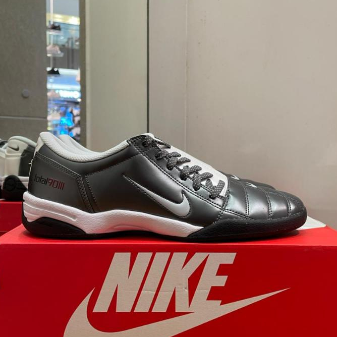 SEPATU NIKE TOTAL 90 NIKHQ2851001