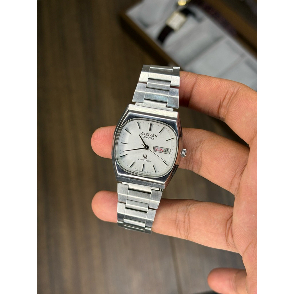 citizen quartz crystron mulus