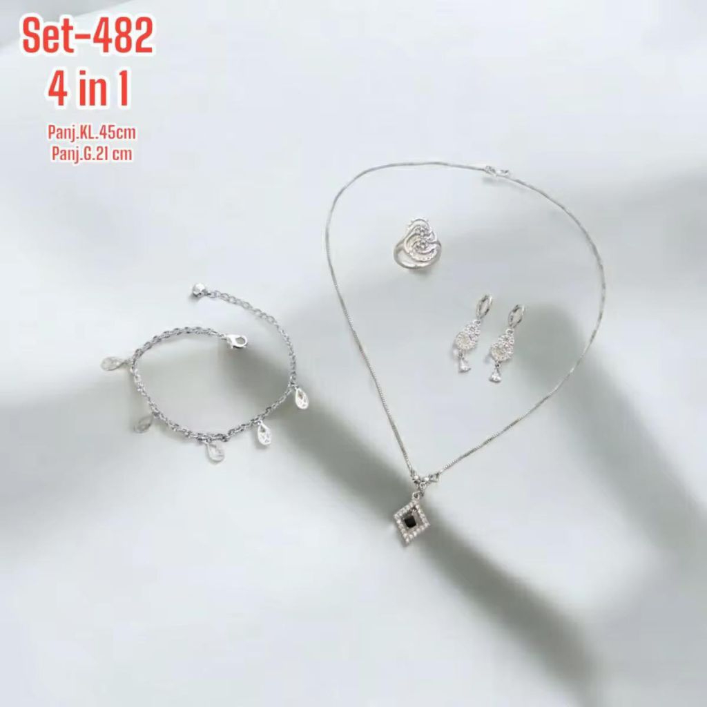 satu set perhiasan kalung cantik perak silver