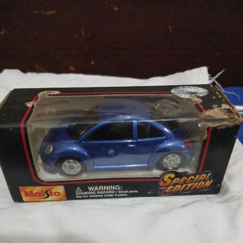 VW New BEETLE Blue metalic | MAISTO 1 : 60 vintage