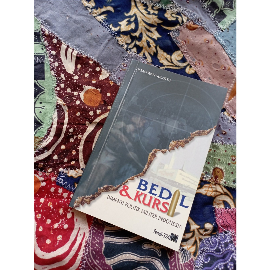 Bedil & Kursi: Dimensi Politik Militer Indonesia - Hermawan Sulistyo