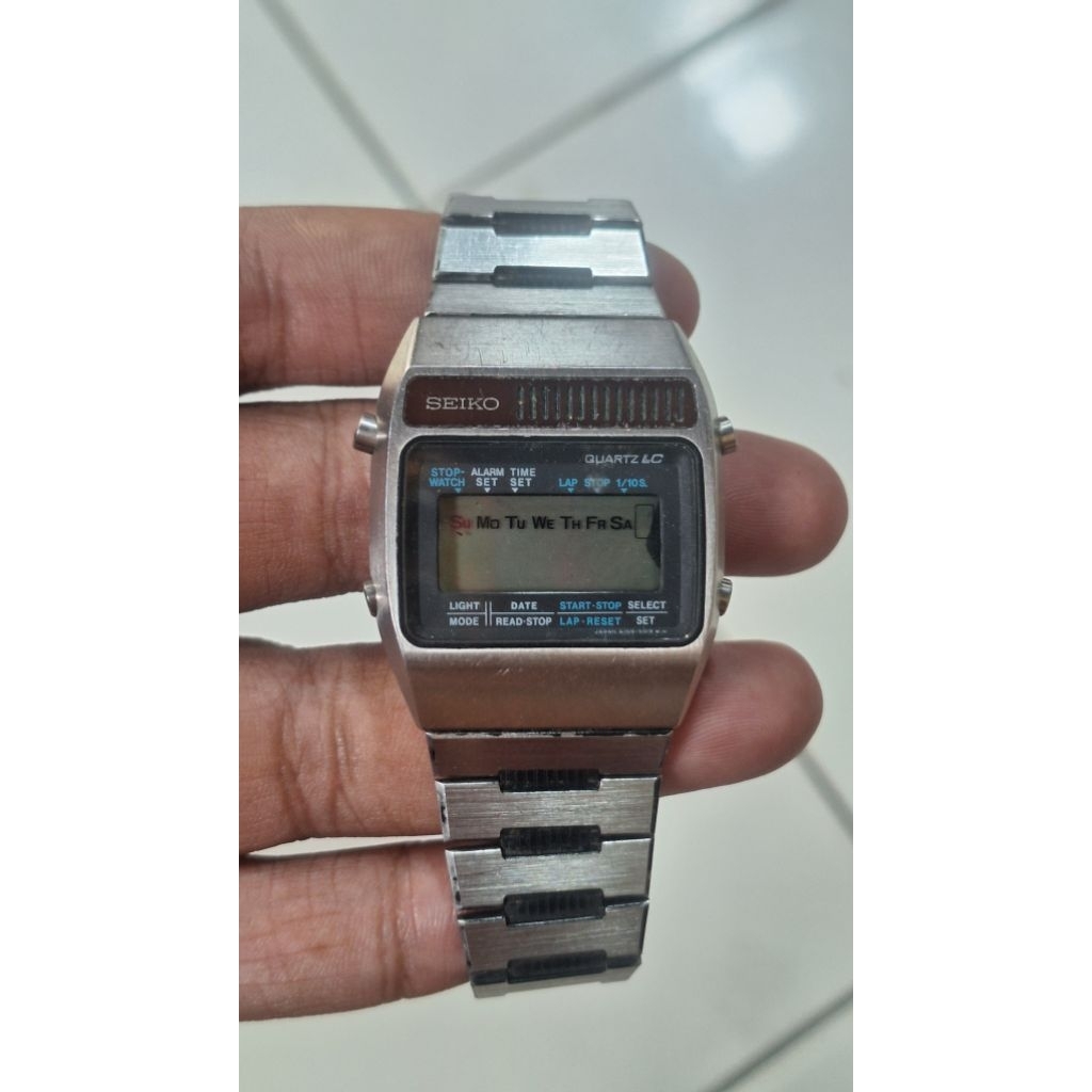 Jam Tangan Seiko Digital Vintage A159-5019-G (Bahan)