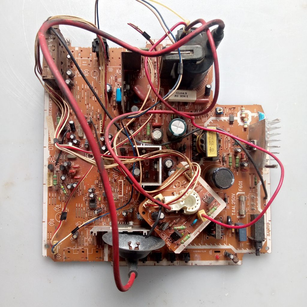 mesin tv Sanyo tabung 21inch,komponen lengkap,cabutan blm test/gambling