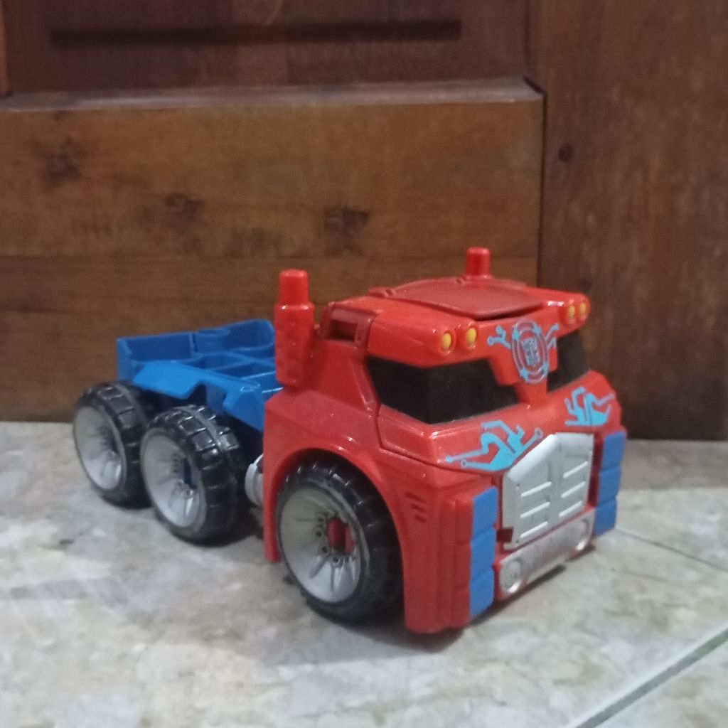 Playskool Hasbro Transformers Rescue Bots Academy Optimus Prime