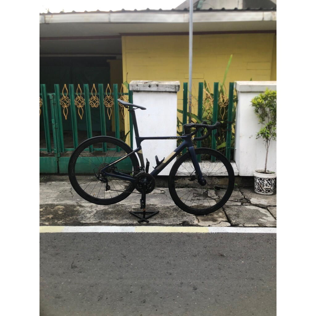 Roadbike Java Vesuvio Integrated Cable