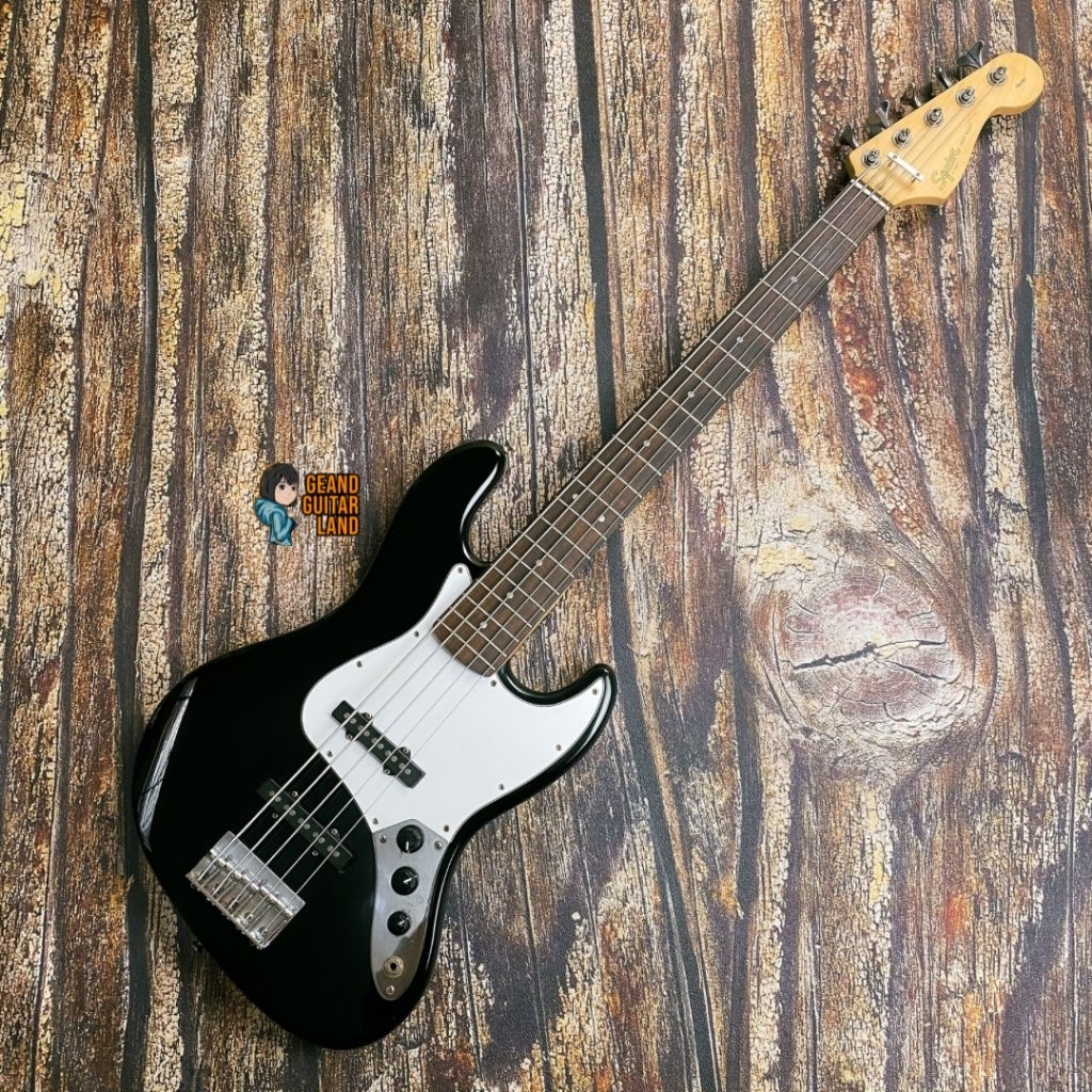 Squier Affinity Jazz Bass 5 Strings in Black