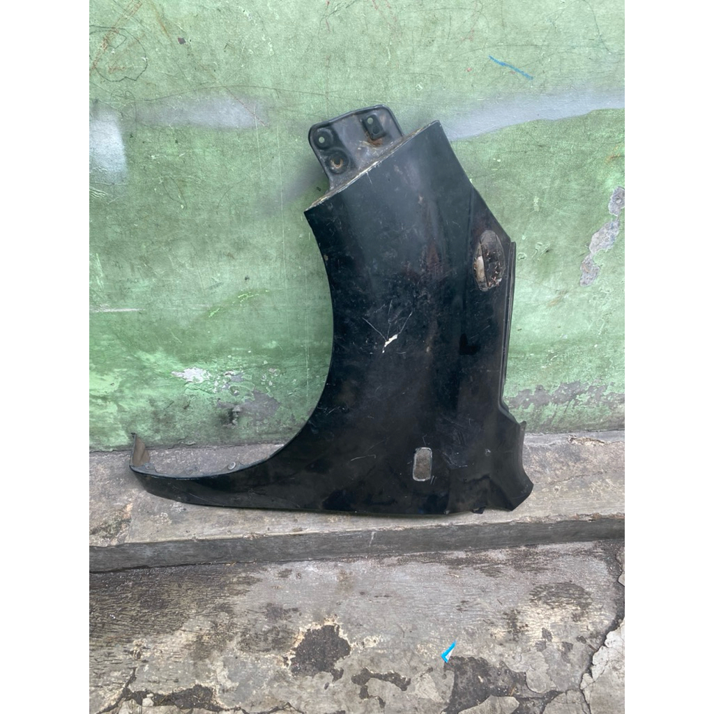 Spakbor Fender kiri rush terios lama old ada lubang sein