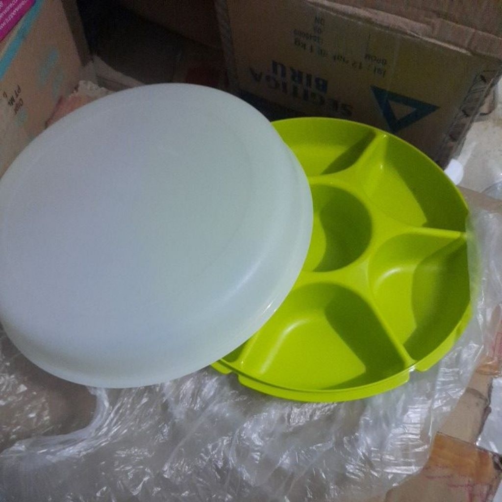 Large serving center Tupperware