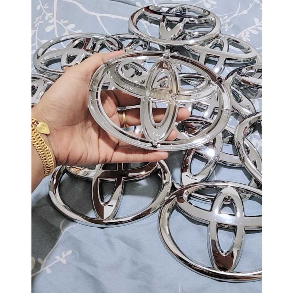 ORI 75311 OK030 Logo emblem grill radiator Toyota Innova 2008-2015 full chrome