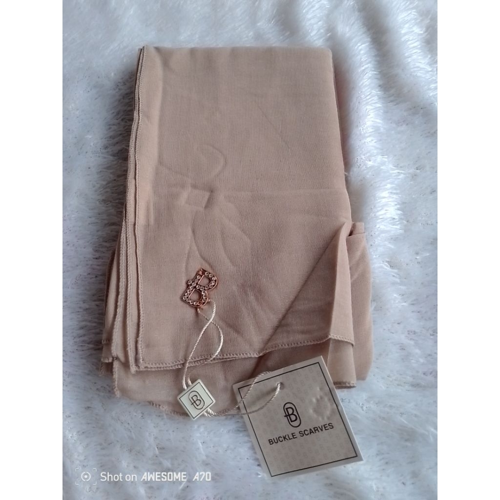 jilbab segi empat buckle logo B
