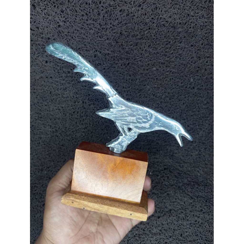 piala/trophy logam anti pecah motif murai sujud / piala burung murai / tropy burung