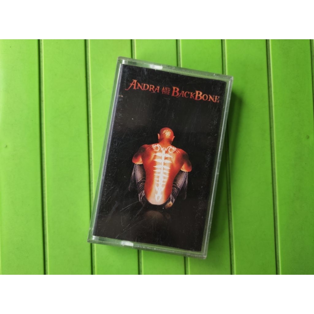 Kaset pita Andra and the backbone
