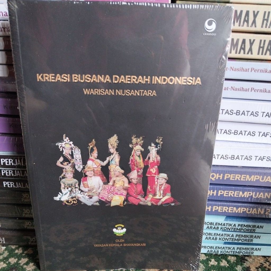 KREASI BUSANA DAERAH INDONESIA WARISAN NUSANTARA