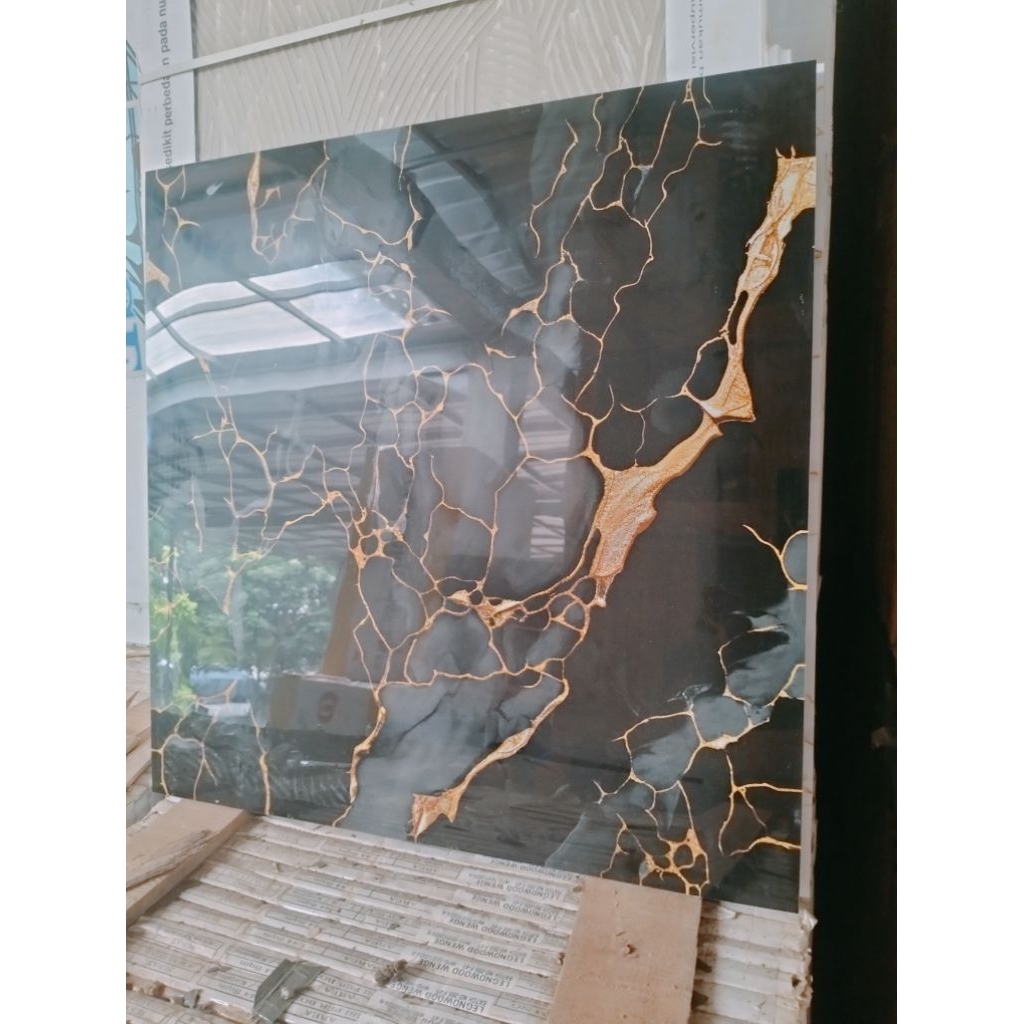 granit60x60 kavaya black gold