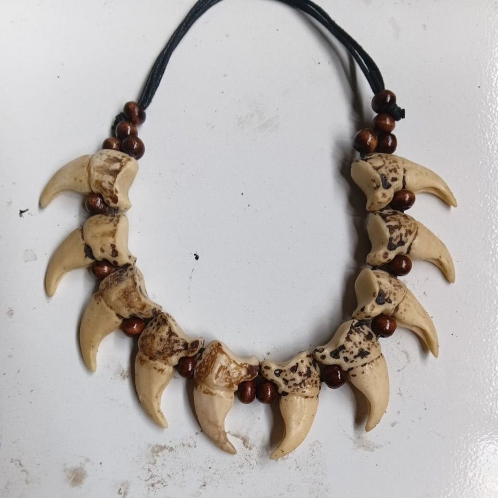 Kalung Etnik kuku macan replika resin