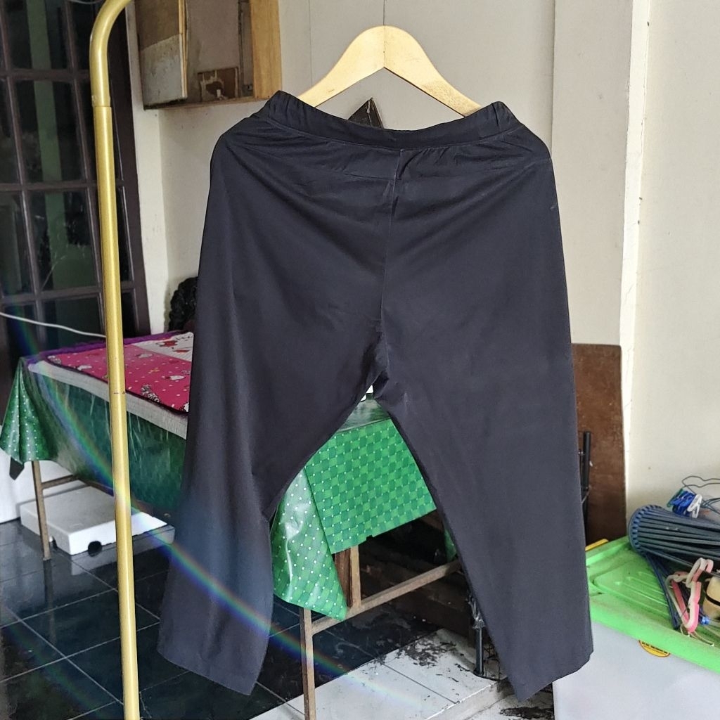 celana santai uniqlo hitam dryfit