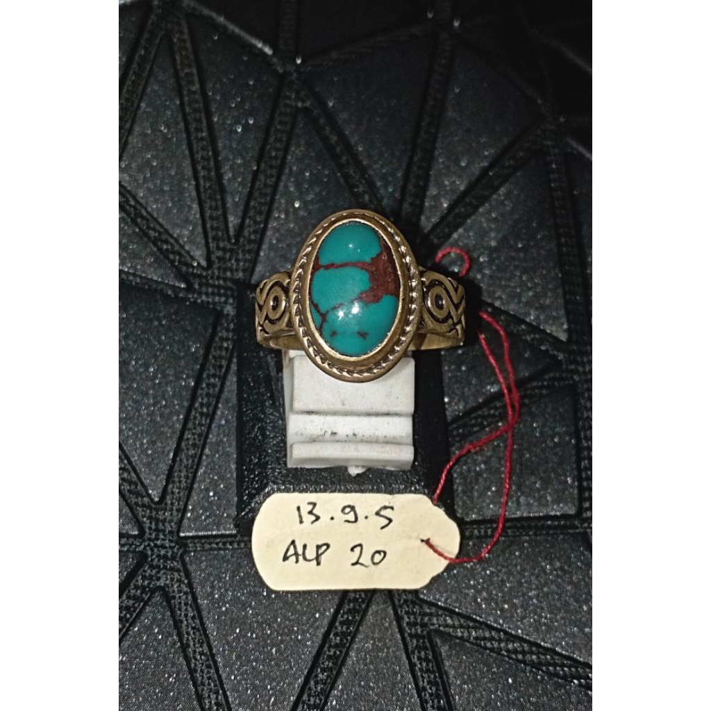 CINCIN PIRUS MESIR NATURAL WARNA HIJAU KEDONDONG AGAK TUA DIM 13X9X5 MM