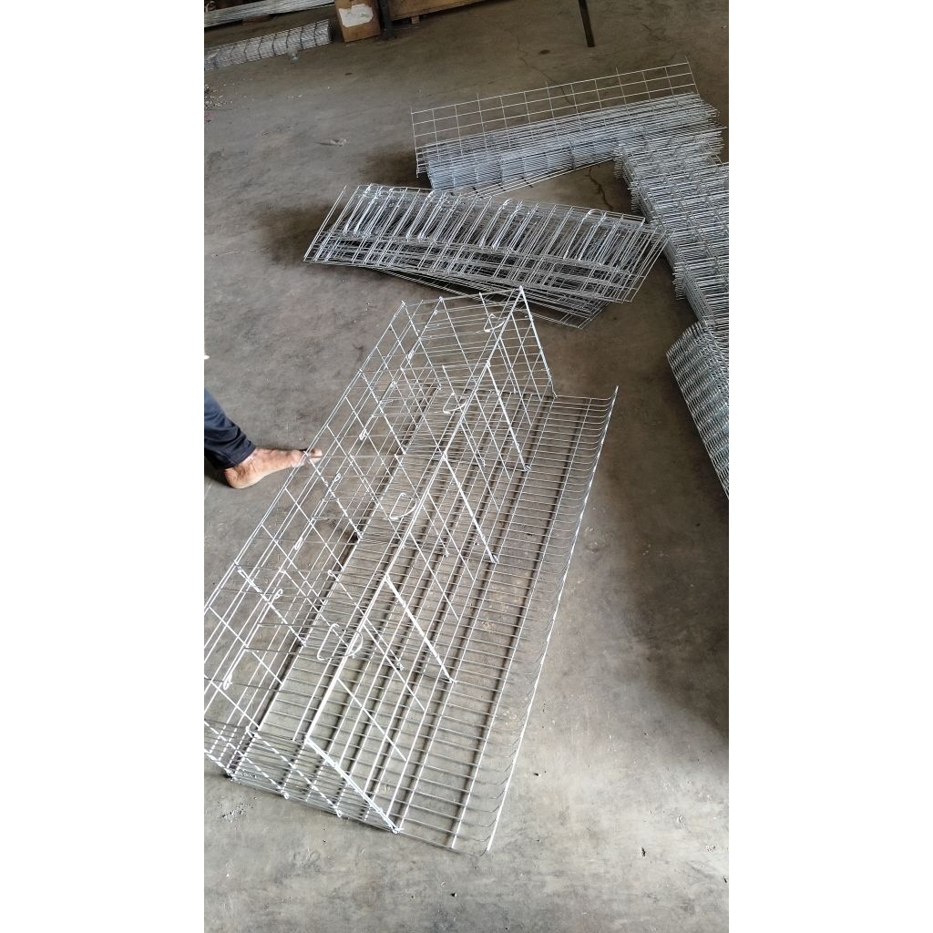 Kandang baterai ayam petelur pintu atas galvanis 4 plong untuk 8 ayam