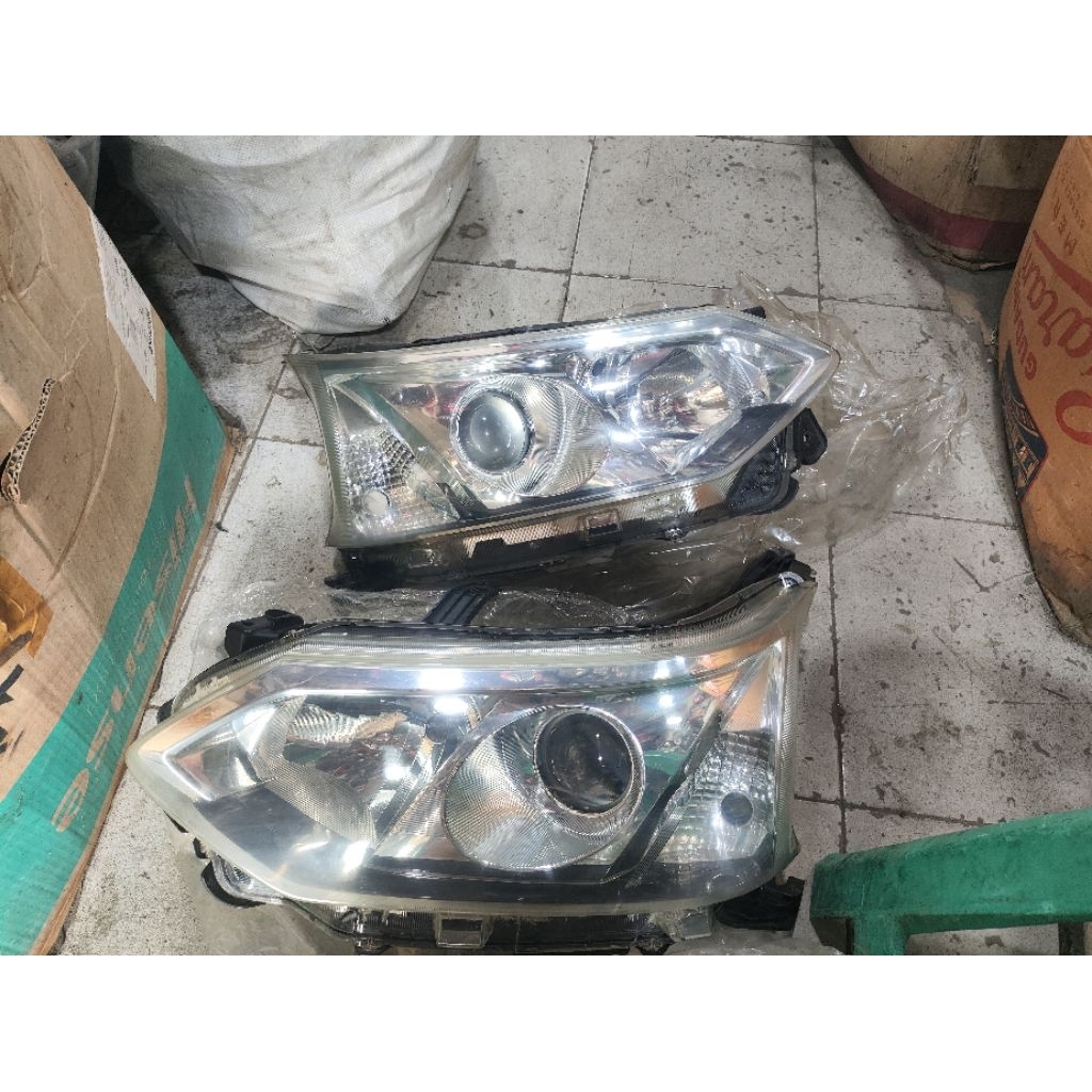 Headlamp Avanza Veloz 2015 - 2018