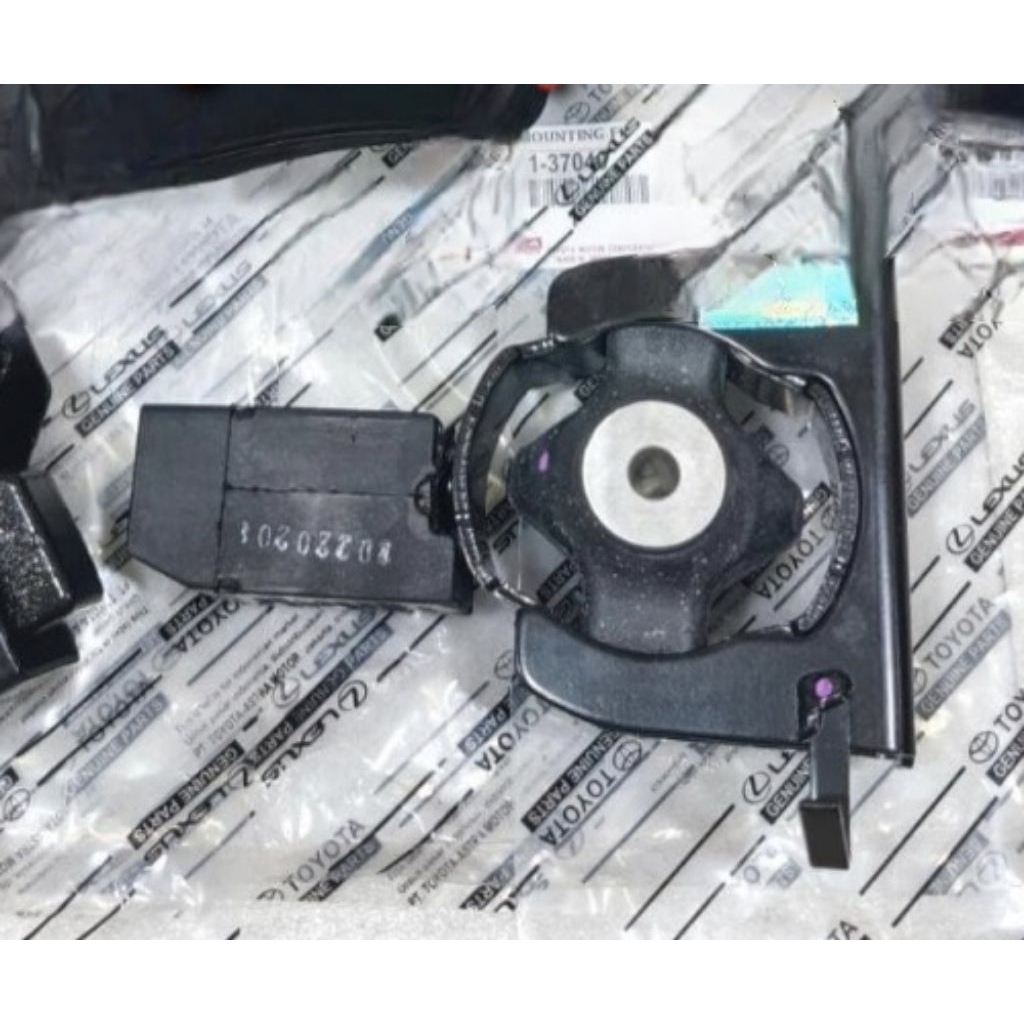 ENGINE MOUNTING SET TOYOTA NOAH/VOXY/NAV1